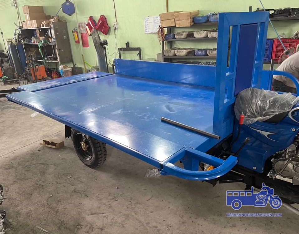 Xe ba bánh chở xà bần