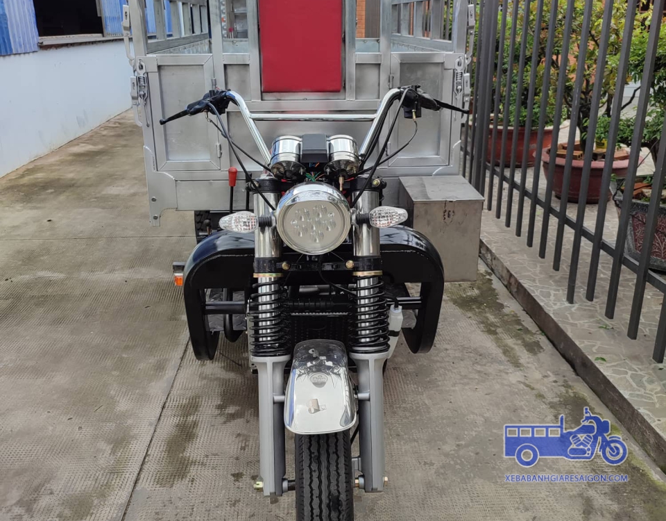 XE BEN ĐỎ VAI ĐÔI 