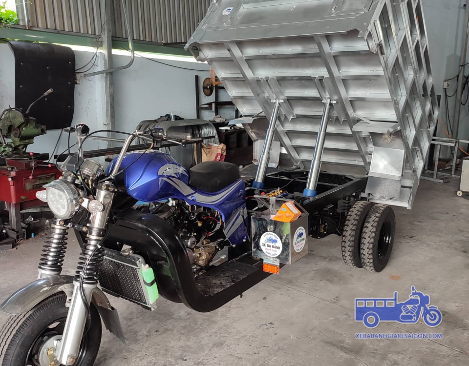 Xe 2 ty ben máy 300cc