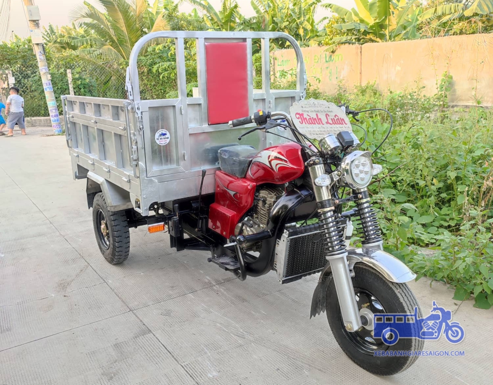 Xe Ben chở vật liệu xây dựng