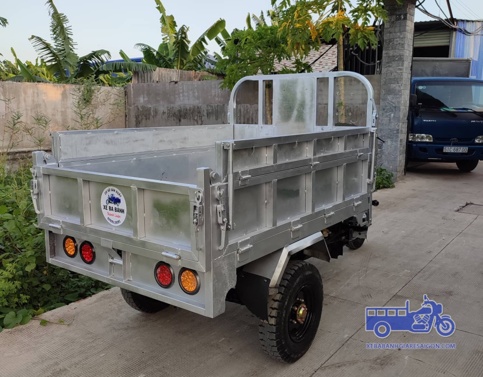 Xe Ben chở vật liệu xây dựng