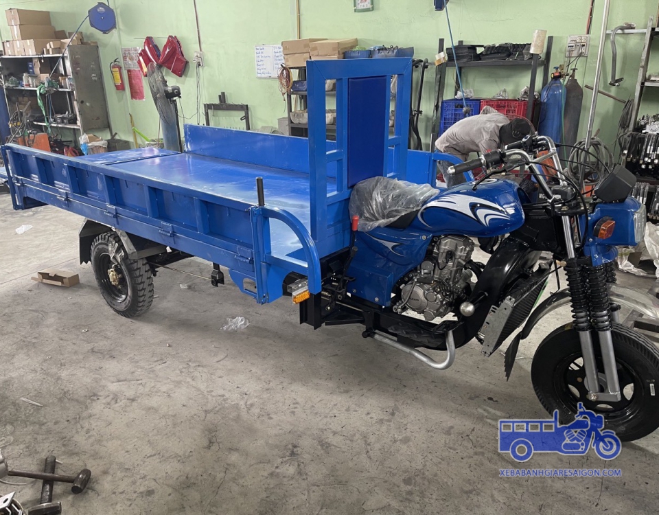 Xe ba bánh chở xà bần